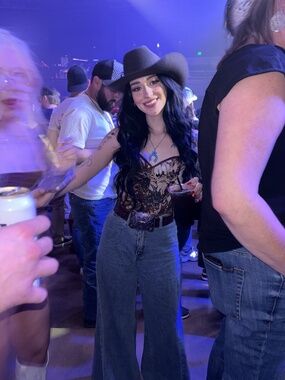 Meet your Posher, Courtney